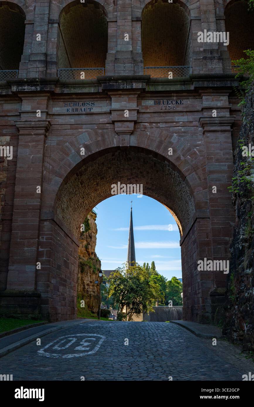 Festung Rocher du Bock und historische Altstadt von Luxemburg Stockfoto