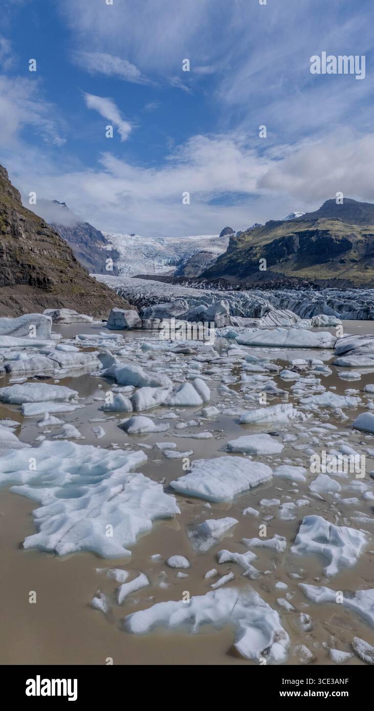 Gletscherlagune mit schwimmenden Eisbergen. Island. Svinfellsjokull Stockfoto