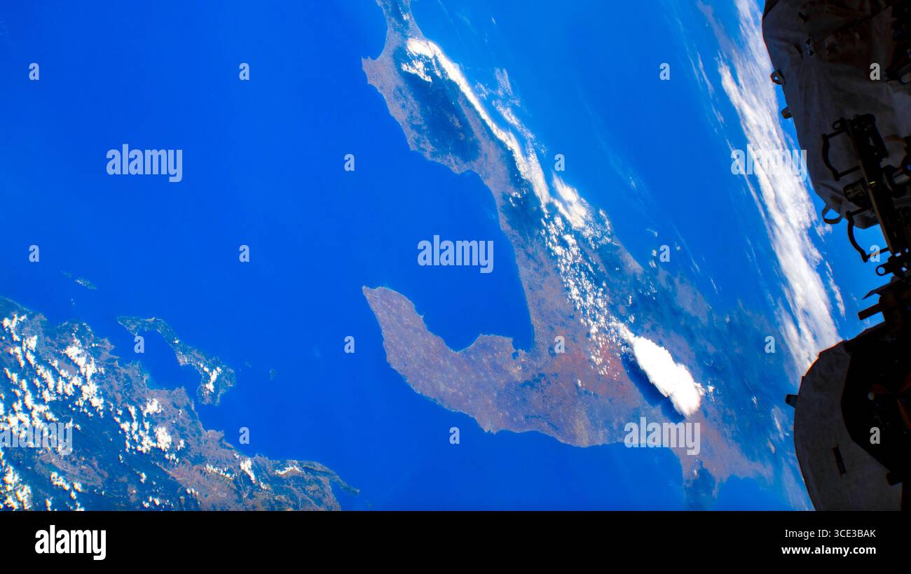 Italien Küstenlinie, Meer, Satellitenansicht. Digitale Bildoptimierung durch die NASA Stockfoto