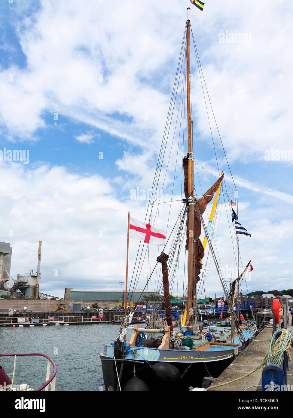 Die Greta Sailing Barge lag im Whitstable Harbour in Whitstable Kent England Stockfoto