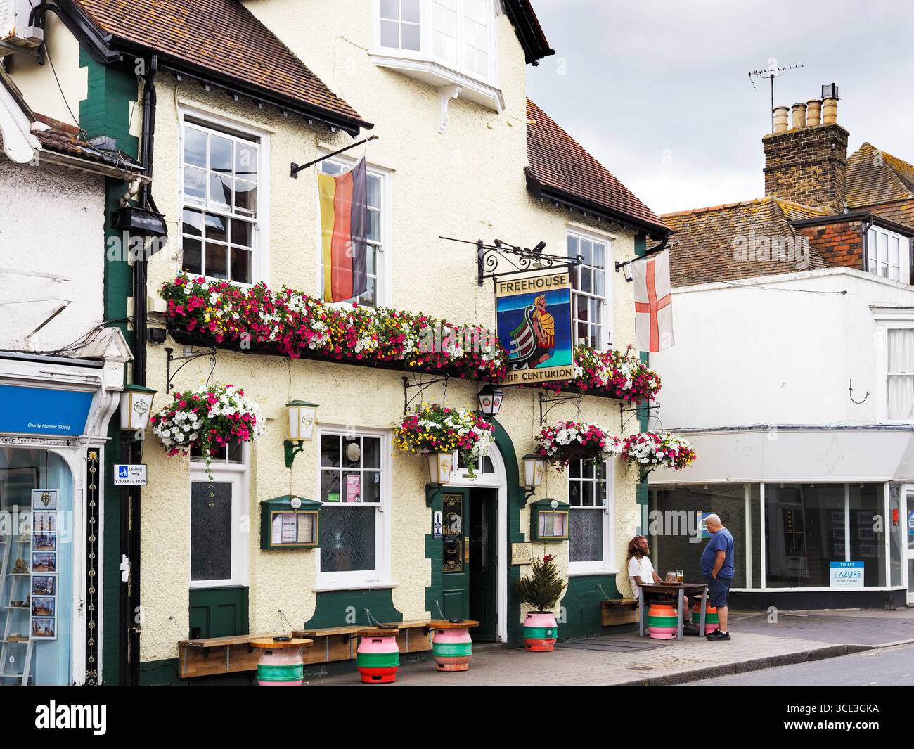 Der Ship Centurion Pub auf der High Street in Whitstable Kent England Stockfoto