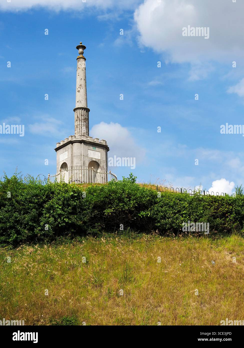 Das Simmons Memorial am Dane John Mound in Canterbury Kent England Stockfoto