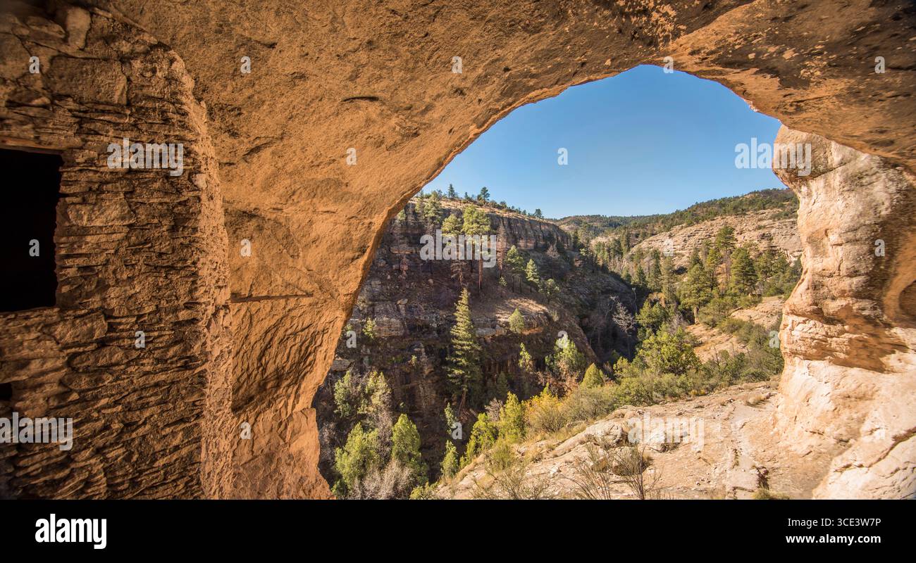 1275 n. Chr. Häuser der ausgestorbenen Mogollon-Indianer. Gila National Forest, New Mexico. Stockfoto