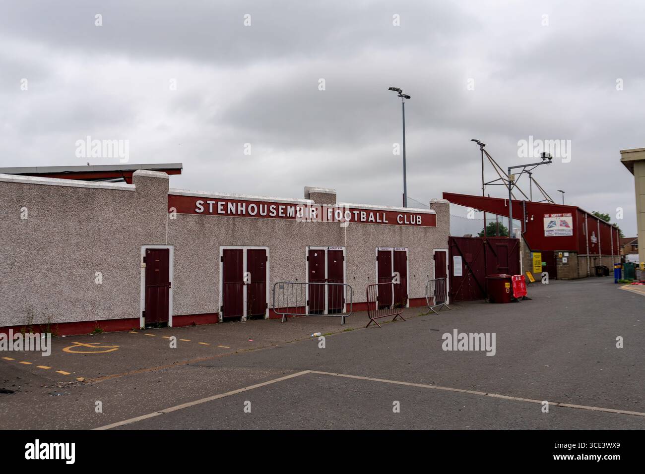 Ochilview Park ist das Heimstadion des Stenhousemuir FC in Falkirk, Schottland Stockfoto