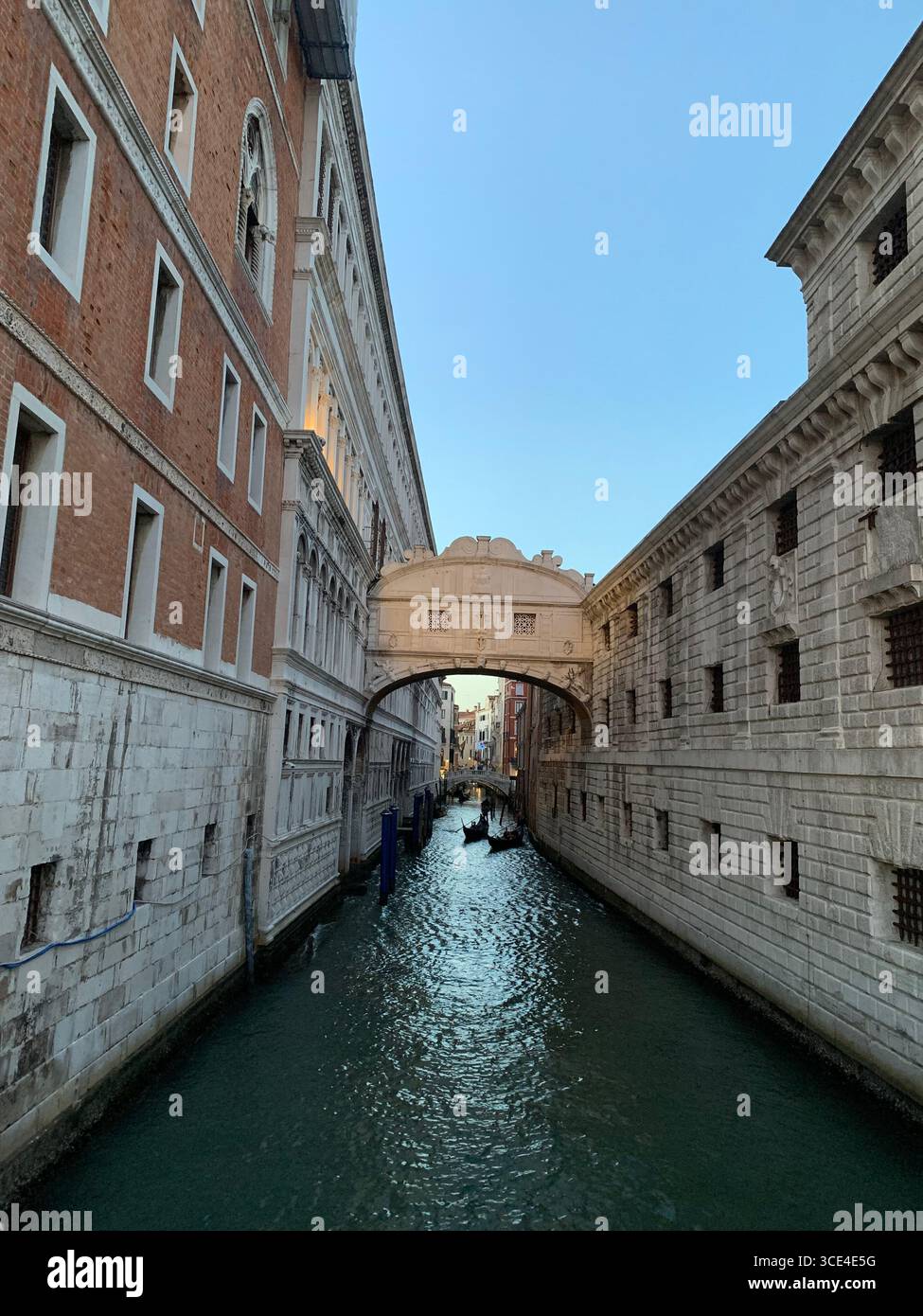 Ponte dei Sospiri, Seufzerbrücke in Venedig - Smartphone-aufgenommenes Stockfoto