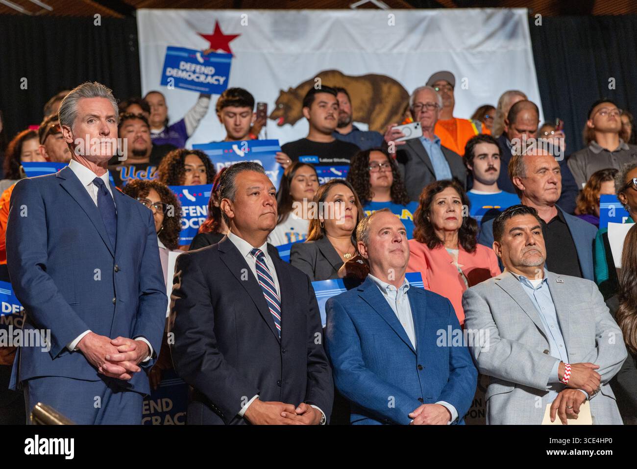 Der kalifornische Gouverneur Gavin Newsom hält eine Pressezusammenarbeit, um seinen Plan für eine Sonderwahl zu diskutieren, die es den Wählern ermöglicht, eine Mitte des Jahrzehnts zu genehmigen Stockfoto