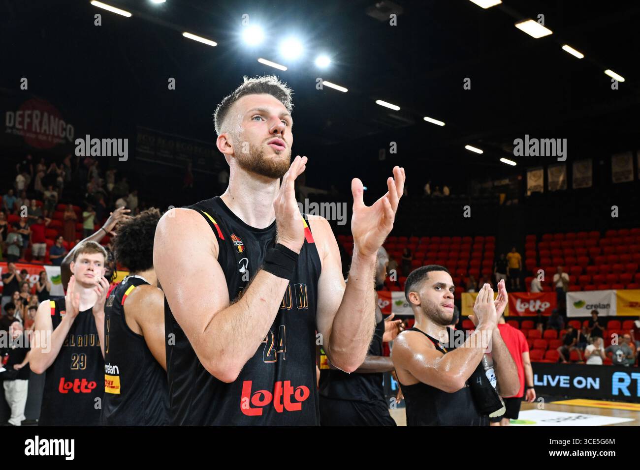 Charleroi, Belgien. August 2025. Der Belgier Andy Vanvliet wurde nach einem Basketballspiel zwischen der belgischen Nationalmannschaft Belgische Lions und Großbritannien am Freitag, den 15. August 2025 in Oostende in einem Freundschaftsturnier dargestellt. BELGA PHOTO MAARTEN STRAETEMANS Credit: Belga News Agency/Alamy Live News Stockfoto