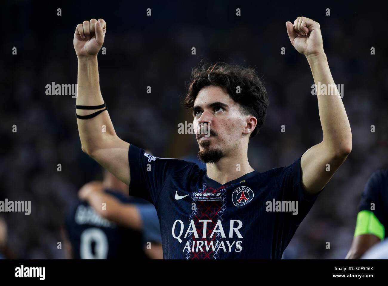 Fanion UEFA Supercup 2025 - Finale Paris PSG Vs Tottenham - 9x11cm - Support Français