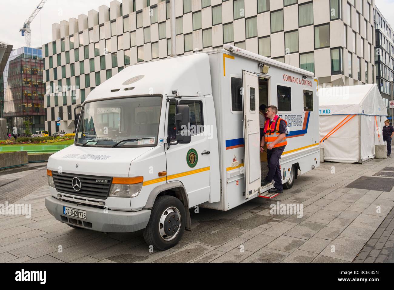 Irische Zivilschutz Mercedes-Benz Vario 815 D mobile Incident command Einheit, Grand Canal Square, Grand Canal Dock, Dublin, Leinster, Irland Stockfoto