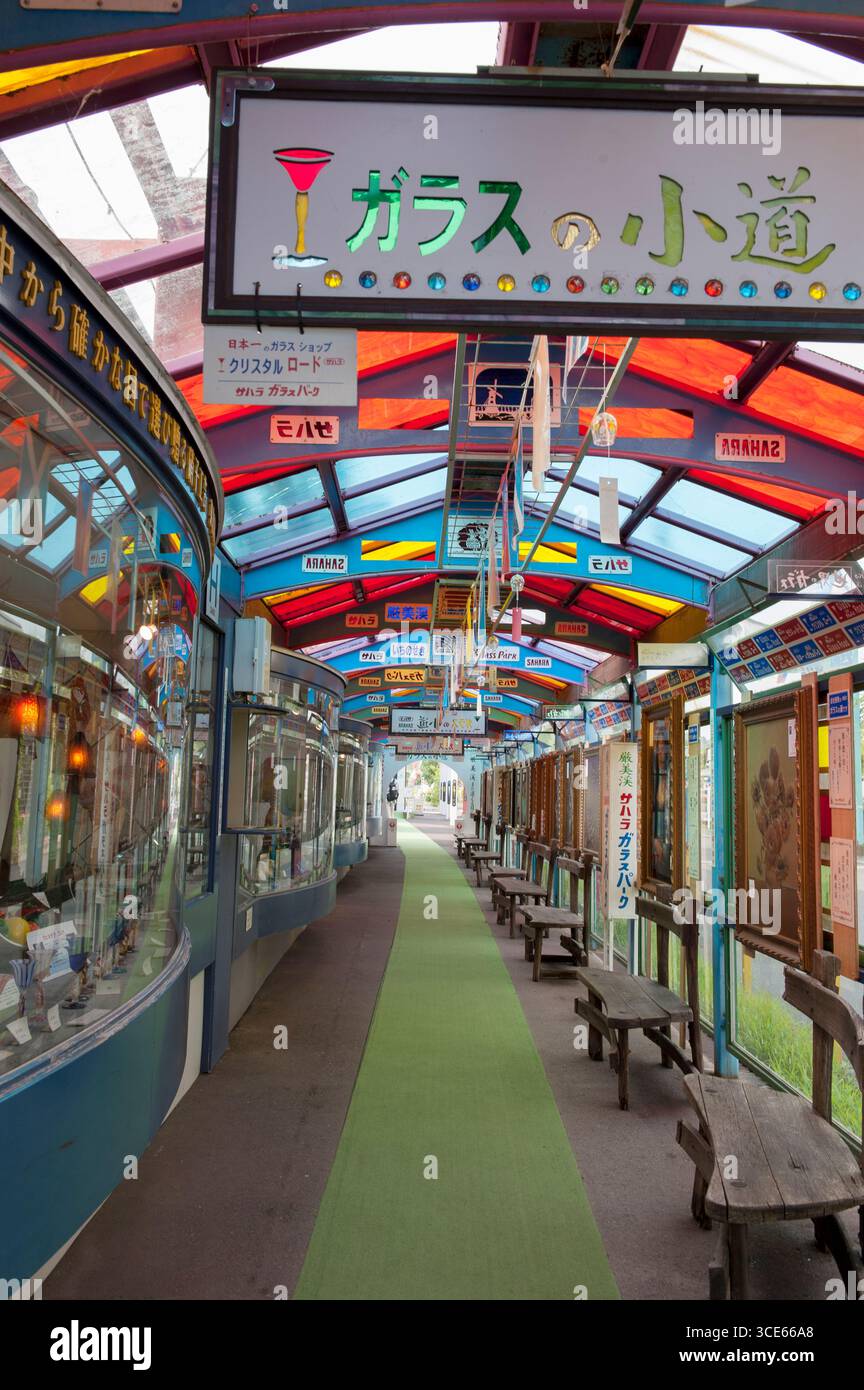 Bunte Galerie in einer Straße in Tono, Japan Stockfoto