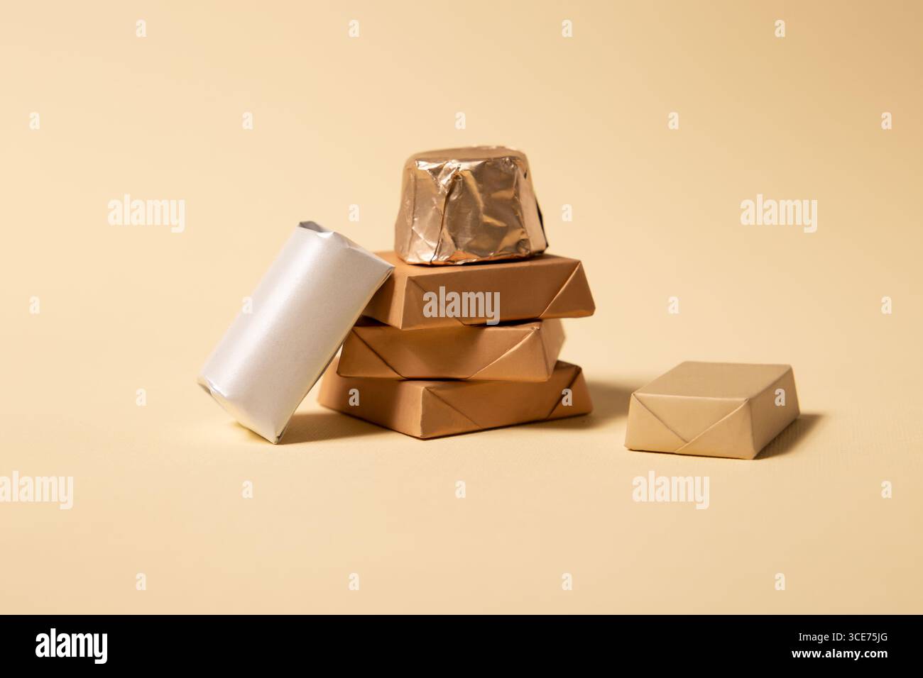 Schokoladenset in Folienmockup gewickelt Stockfoto