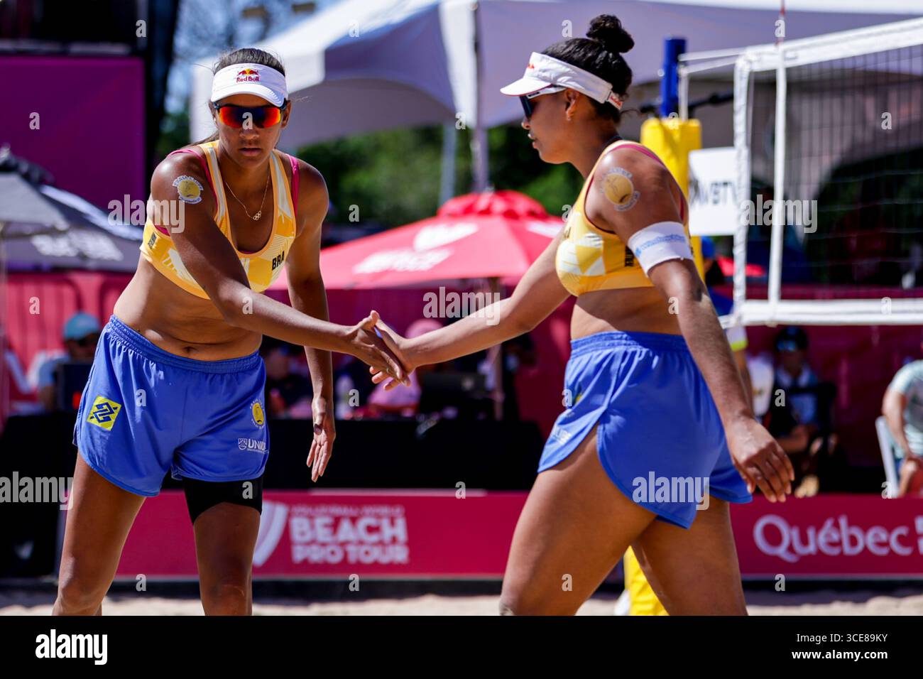 ANA Patricia Silva Ramos & Eduarda Santos Lisbonne ( Brasilien ) bei der Volleyball World Beach Pro Tour Montreal 2025 ( Kanada ) Stockfoto