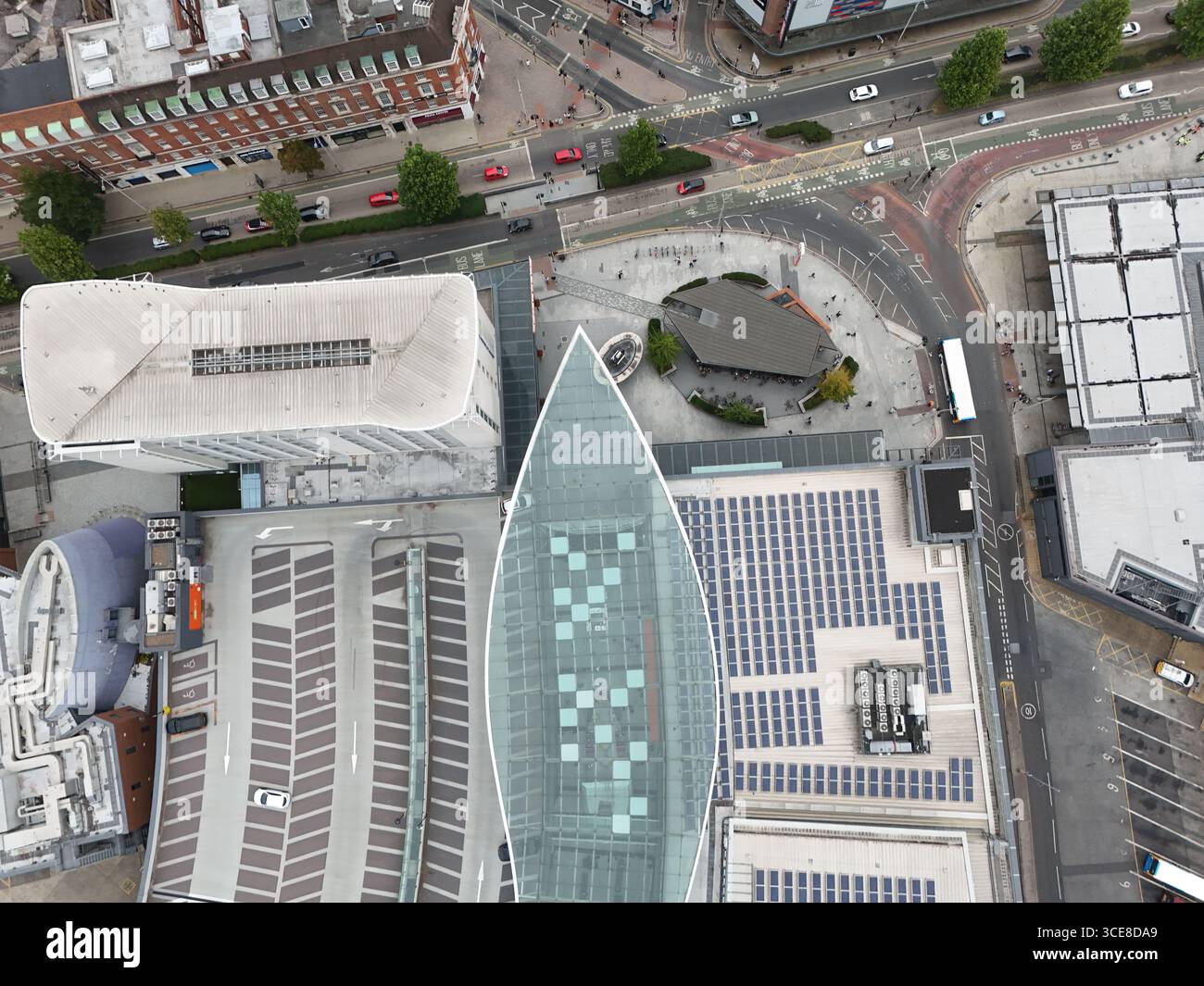 Blick aus der Vogelperspektive auf St. Stephen's Shopping Centre und Hull Paragon Interchange Stockfoto