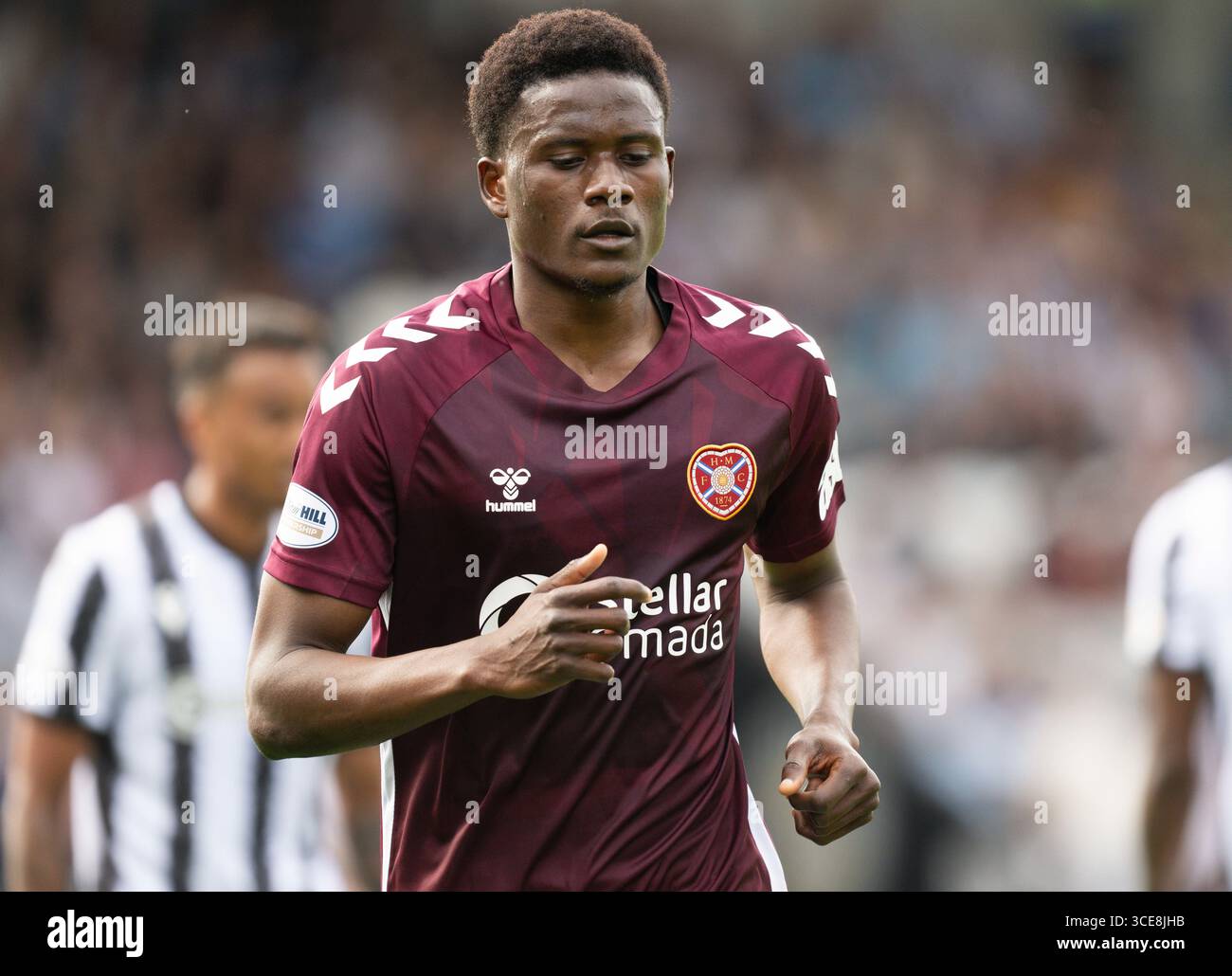 PAISLEY, SCHOTTLAND – 16. AUGUST: Hearts’ Pierre Landry Kabore in Aktion während eines Premier Sports Cup-Spiels zwischen St Mirren und Heart of Midlothian im SMiSA Stadium am 16. August 2025 in Paisley, Schottland. (Foto: Paul Byars / Alamy Live News) Stockfoto
