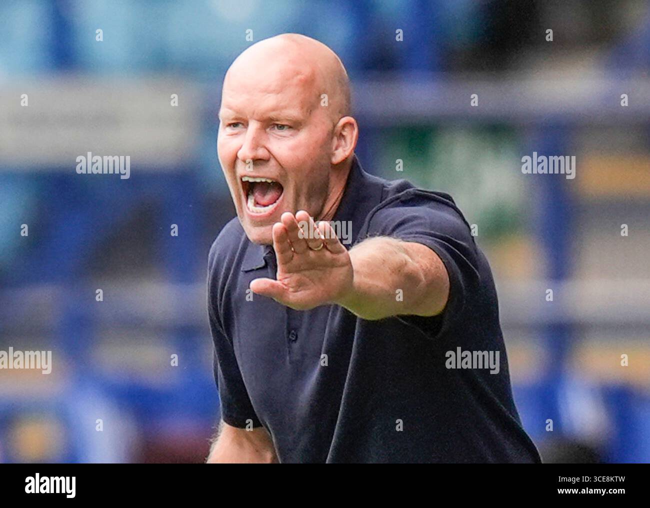Henrik Pedersen, Trainer von Sheffield Wednesday, reagiert beim Sky Bet Championship-Spiel im Hillsborough Stadium in Sheffield. Bilddatum: Samstag, 16. August 2025. Stockfoto