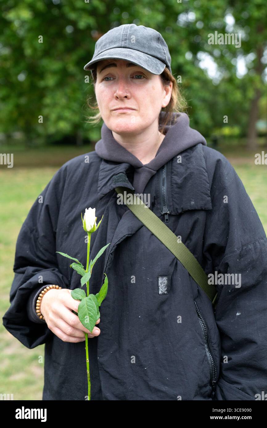 London, Großbritannien. August 2025. GROSSBRITANNIEN, London: 16/08/2025 Mahnwache zum Gedenken an das erste Jahr in Haft ohne Gerichtsverfahren, der Filton 24, die mit Palestine Action direkte Aktionen bei Elbit Systems durchgeführt hat, Credit: Denise Laura Baker/Alamy Live News Stockfoto
