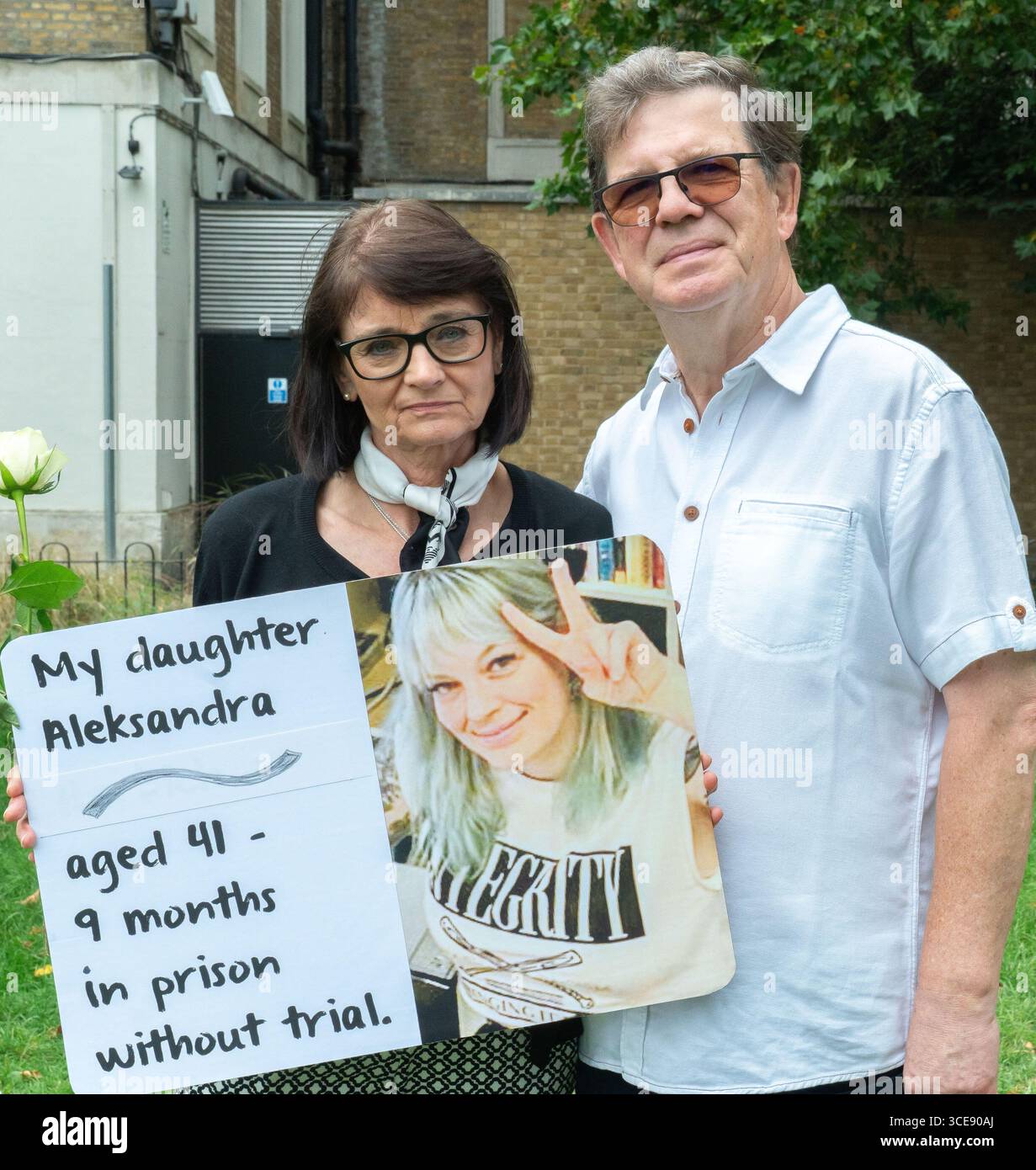 London, Großbritannien. August 2025. GROSSBRITANNIEN, London: 16/08/2025 Mahnwache zum Gedenken an das erste Jahr in Haft ohne Gerichtsverfahren, der Filton 24, die mit Palestine Action direkte Aktionen bei Elbit Systems durchgeführt hat, Credit: Denise Laura Baker/Alamy Live News Stockfoto