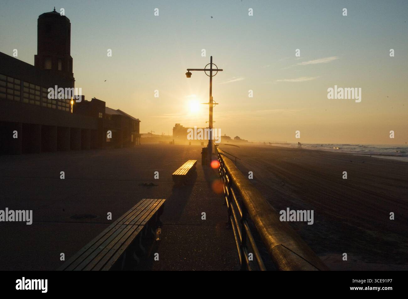 Sonnenaufgang im Jacob Riis Park, Gateway National Recreation Area, Queens New York Stockfoto