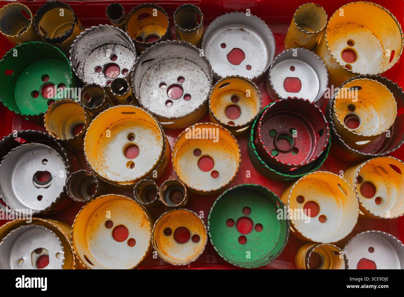 Satz Kernbohrer zum Bohren verschiedener Materialien. Stockfoto