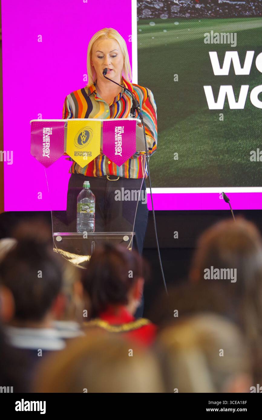 Sunderland, England, 16. August 2025. Sunderland Councilor Beth Jones hält eine Rede bei der Begrüßungsveranstaltung des Women's Rugby World Teams im Sunderland City Hall. Quelle: Colin Edwards/Alamy Live News Stockfoto