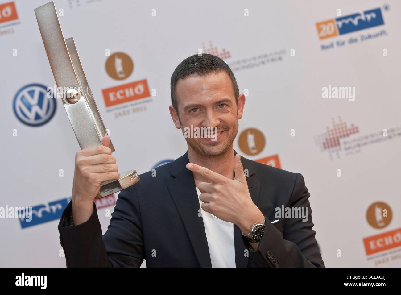 Preisträger Till Brönner Newcomer des Jahres National - in der Kulisse der Gläsernen Manufaktur von Volkswagen in Dresden fand am 17.06.2011 die Preisverleihung des ECHO Jazz 2011 statt. Der ECHO Jazz wird regulär in 31 Kategorien vom Bundesverband der Musikindustrie e.V. vergeben. Der Mitteldeutsche Rundfunk überträgt die Show am 18. Juni 2011 ab 23:00 Uhr. Der Radiosender MDR Figaro sendet am 20. Juni 2011 ab 20:05 Uhr. Kultur, Event *** Preisträger bis Brönner Newcomer of the Year National die ECHO Jazz 2011 Preisverleihung fand im Rahmen der Volkswagen Transparent Factory in statt Stockfoto
