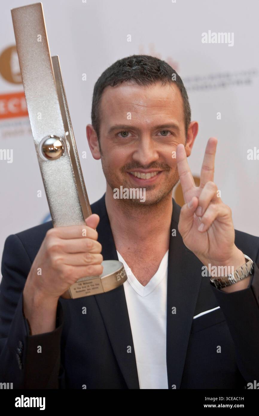 Preisträger Till Brönner Newcomer des Jahres National - in der Kulisse der Gläsernen Manufaktur von Volkswagen in Dresden fand am 17.06.2011 die Preisverleihung des ECHO Jazz 2011 statt. Der ECHO Jazz wird regulär in 31 Kategorien vom Bundesverband der Musikindustrie e.V. vergeben. Der Mitteldeutsche Rundfunk überträgt die Show am 18. Juni 2011 ab 23:00 Uhr. Der Radiosender MDR Figaro sendet am 20. Juni 2011 ab 20:05 Uhr. Kultur, Event *** Preisträger bis Brönner Newcomer of the Year National die ECHO Jazz 2011 Preisverleihung fand im Rahmen der Volkswagen Transparent Factory in statt Stockfoto