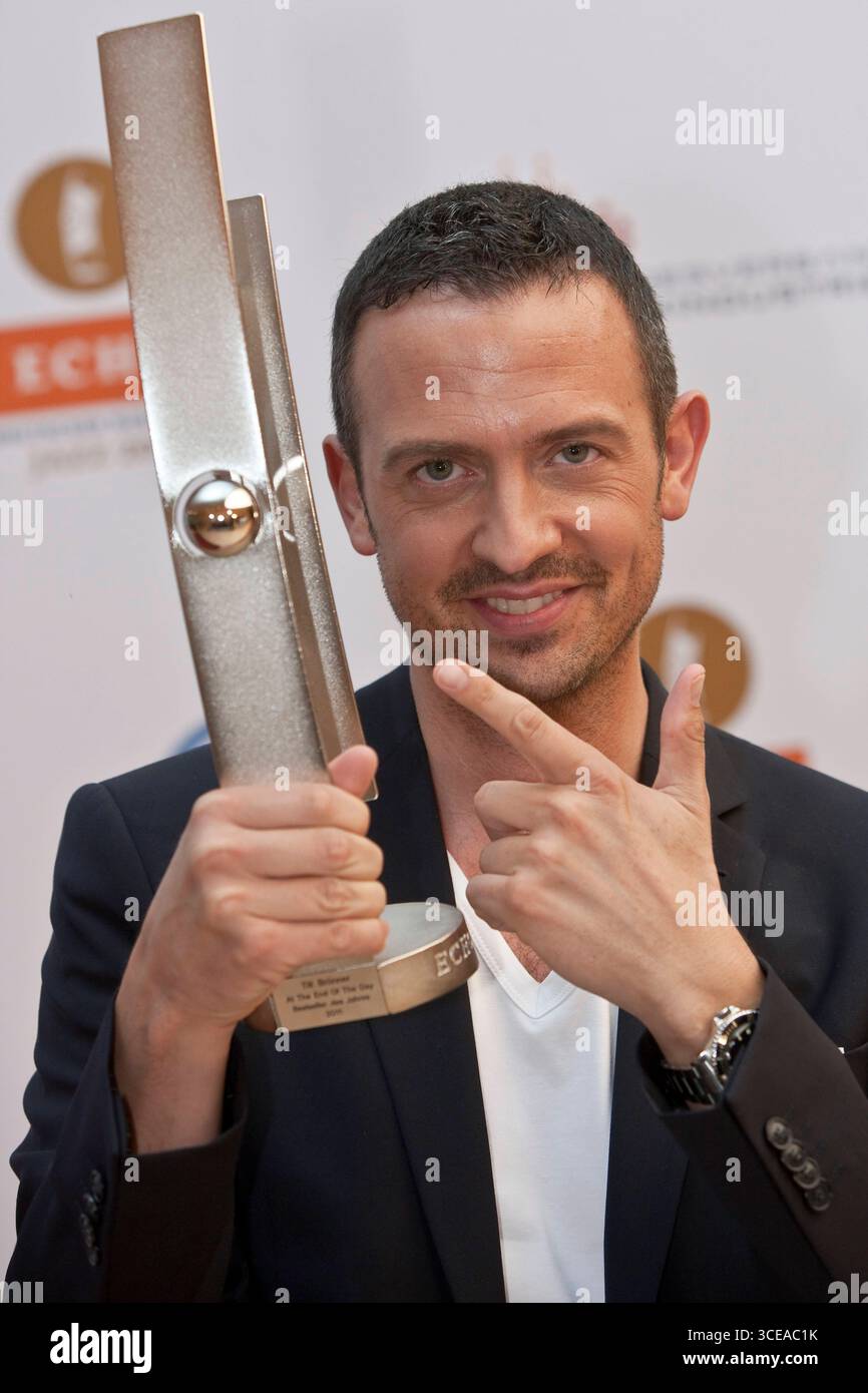 Preisträger Till Brönner Newcomer des Jahres National - in der Kulisse der Gläsernen Manufaktur von Volkswagen in Dresden fand am 17.06.2011 die Preisverleihung des ECHO Jazz 2011 statt. Der ECHO Jazz wird regulär in 31 Kategorien vom Bundesverband der Musikindustrie e.V. vergeben. Der Mitteldeutsche Rundfunk überträgt die Show am 18. Juni 2011 ab 23:00 Uhr. Der Radiosender MDR Figaro sendet am 20. Juni 2011 ab 20:05 Uhr. Kultur, Event *** Preisträger bis Brönner Newcomer of the Year National die ECHO Jazz 2011 Preisverleihung fand im Rahmen der Volkswagen Transparent Factory in statt Stockfoto