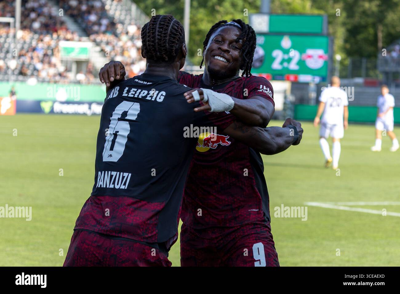 SV Sandhausen gegen RB Leipzig (DFB-Pokal, 1. Runde)***Jubel nach dem 3:2 durch Ezechiel Banzuzi (6, Leipzig) Stockfoto