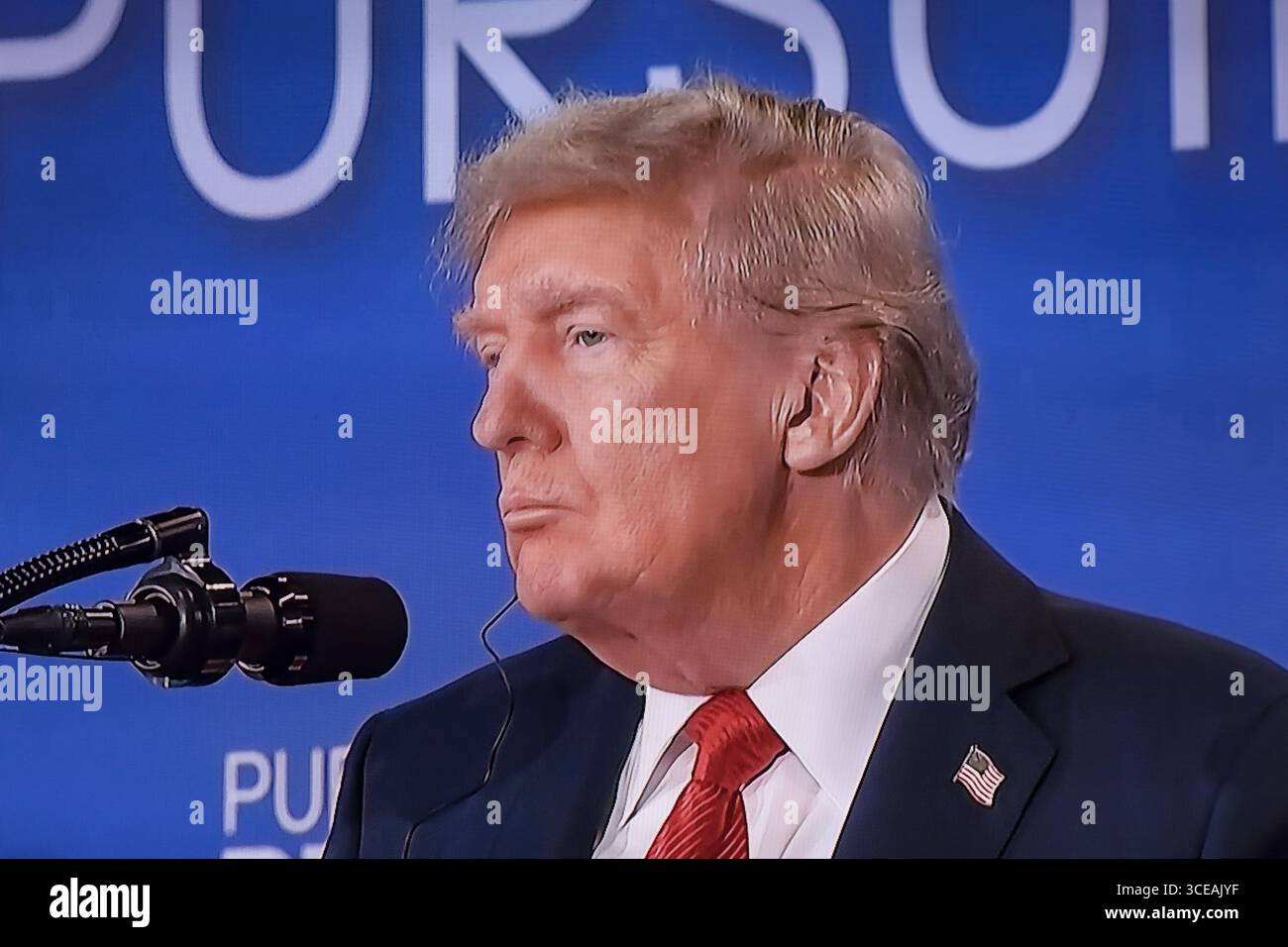 Präsident Trump mit Präsident Putin bei einer Pressekonferenz in Alaska zum Friedensgipfel der Ukraine 15. August 2025 USA Stockfoto