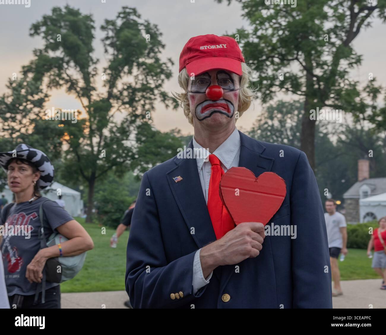 WASHINGTON, D.C. – 14. Juni 2025: Ein kostümierter Teilnehmer wird beim 250. Jahrestag der Grand Military Parade and Celebration der U.S. Army gesehen. Stockfoto