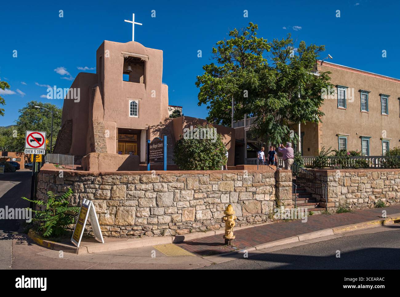 San Miguel Mission ist die älteste Kirche in den kontinentalen Vereinigten Staaten, Barrio de Analco Historic District, Santa Fe, Santa Fe County, New Jersey, U Stockfoto