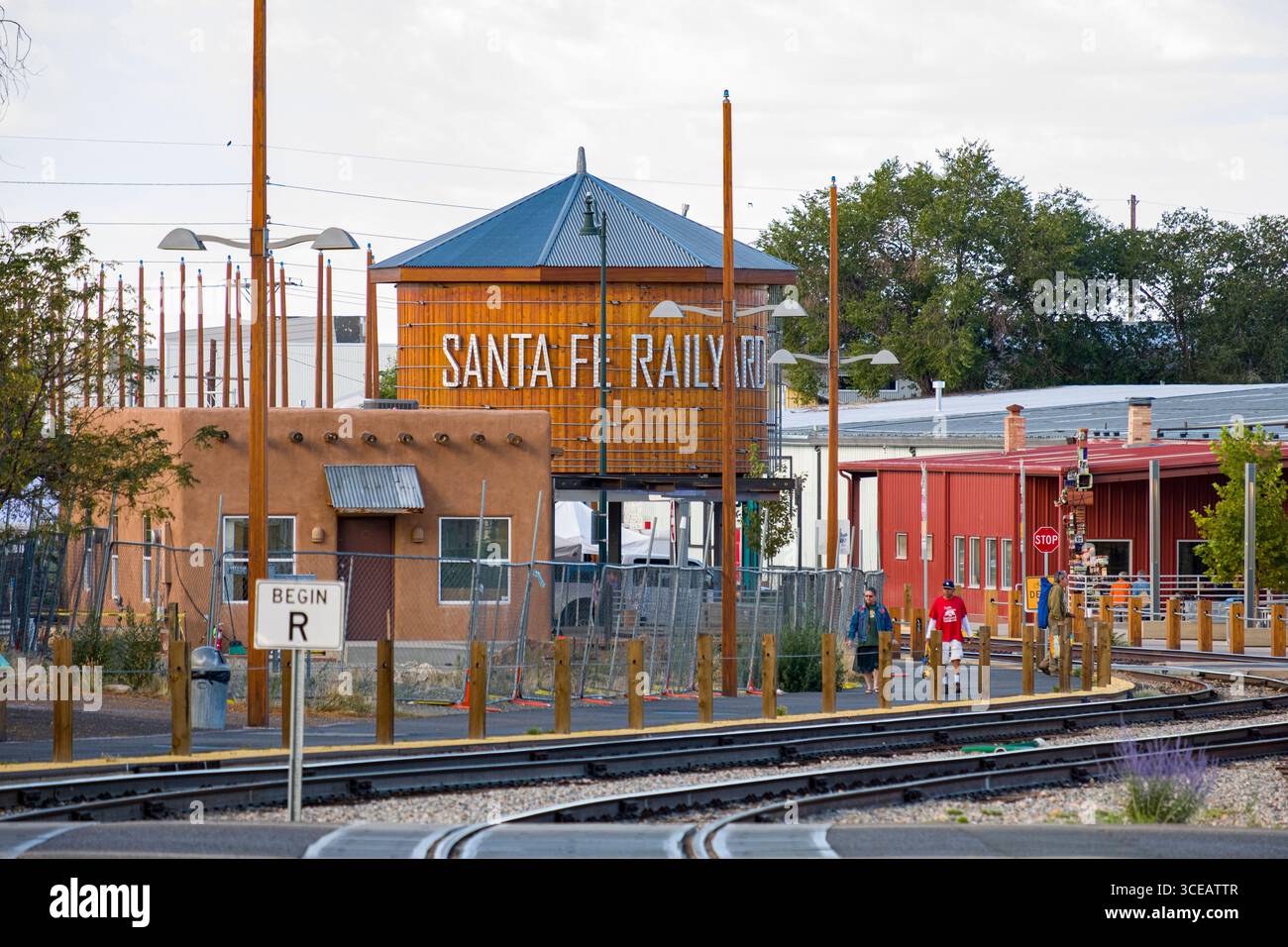 Iconic Holz- Wassertank in der Santa Fe Leipzig-engelsdorf, Santa Fe, Santa Fe County, New Mexico, USA Stockfoto