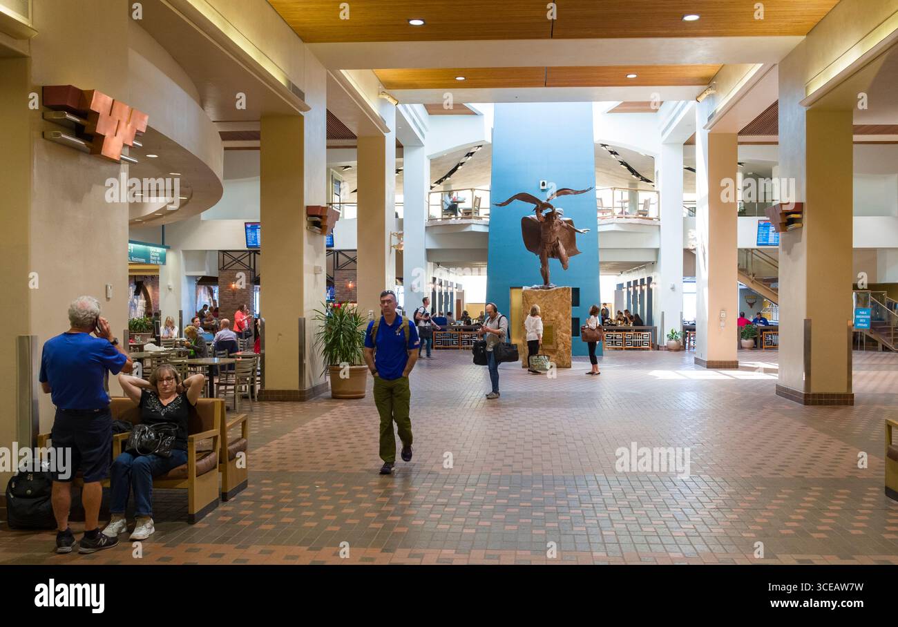 Die Skulptur mit dem Titel Traum vom Fliegen nach Künstler: Lincoln Fox im Terminal am Albuquerque International Sunport, Albuquerque, Bernalillo County, N Stockfoto