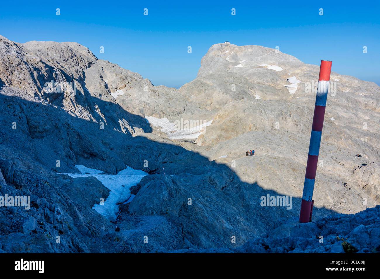 Bergkette und Gipfel Hochkönig, Berghütte Franz-Eduard-Matras-Haus Matrashaus, Wanderer Hochkönig Berge Pongau Salzburg Österreich Stockfoto