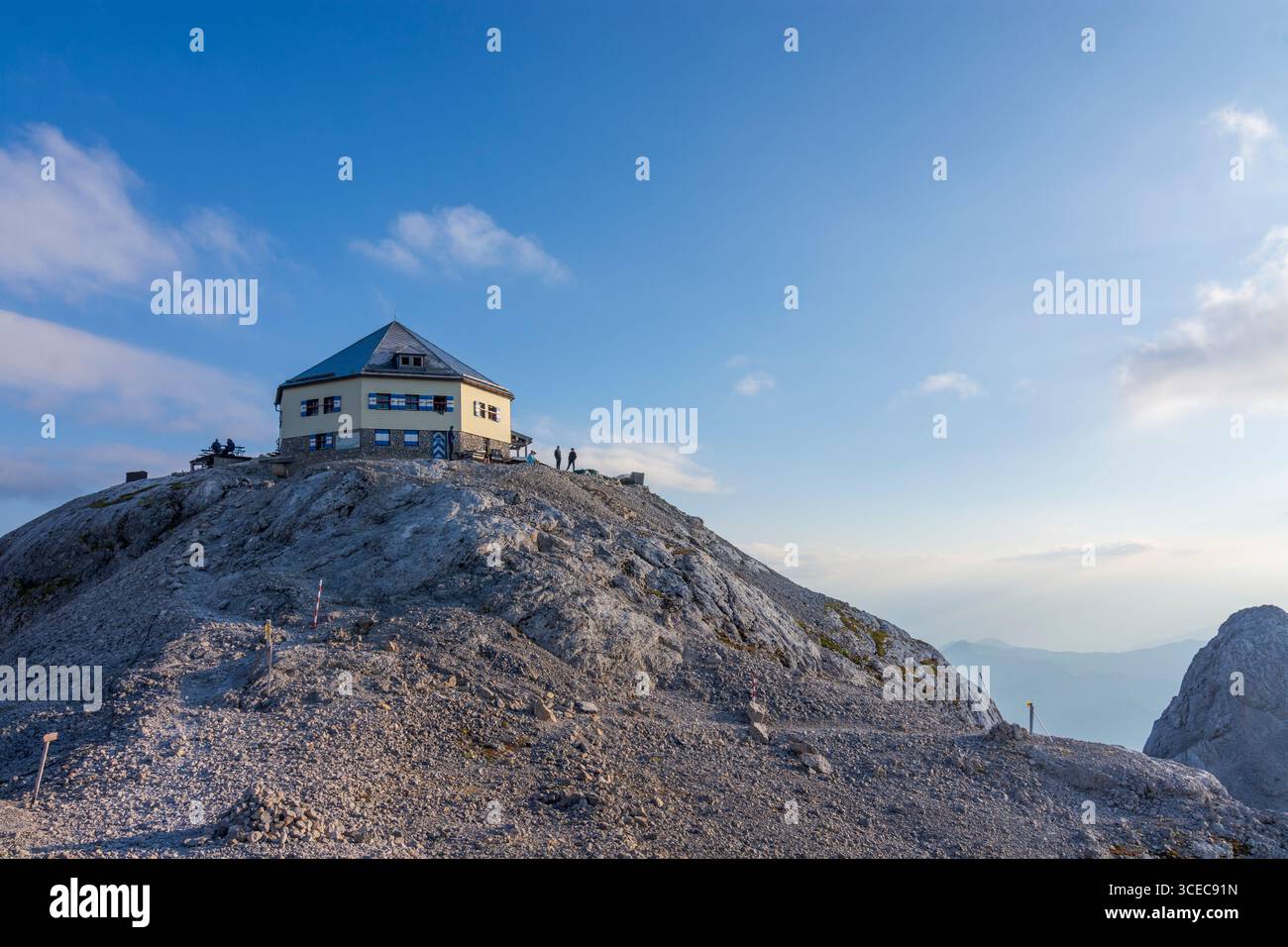 Hochkönig: Bergkette und Gipfel Hochkönig, Berghütte Franz-Eduard-Matras-Haus (Matrashaus) in Pongau, Salzburg, Österreich Stockfoto