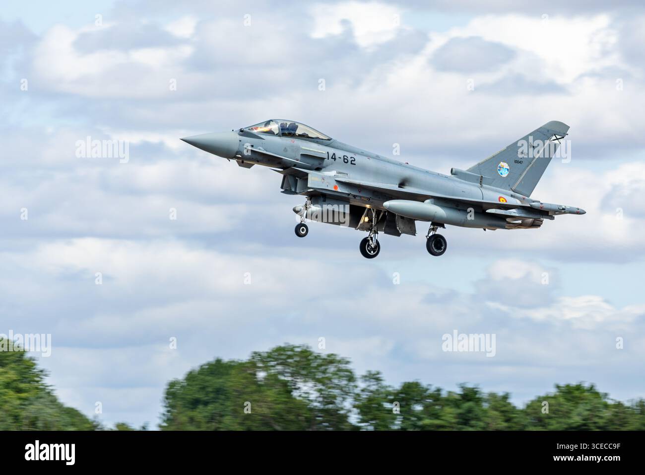 Spanische Luft- und Raumstreitkräfte – Eurofighter EF-2000 Taifun, Ankunft bei RAF Fairford für das Royal International Air Tattoo 2025. Stockfoto