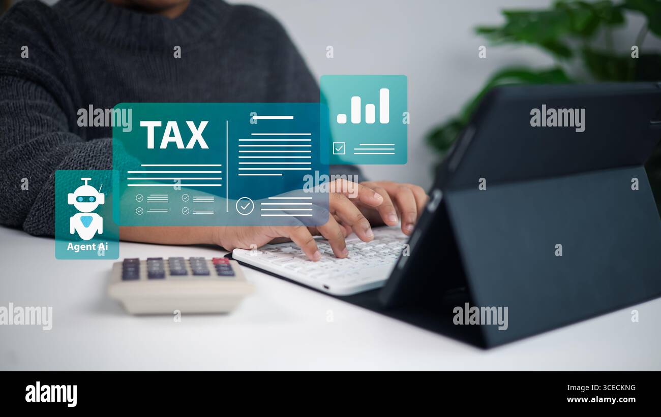 Lösungen für Finanztechnologie, Steuermanagement, Automatisierung und Online-Buchhaltung. Handtasten auf der Tablet-Tastatur mit KI-Agenten und digitalen Steuersymbolen Stockfoto
