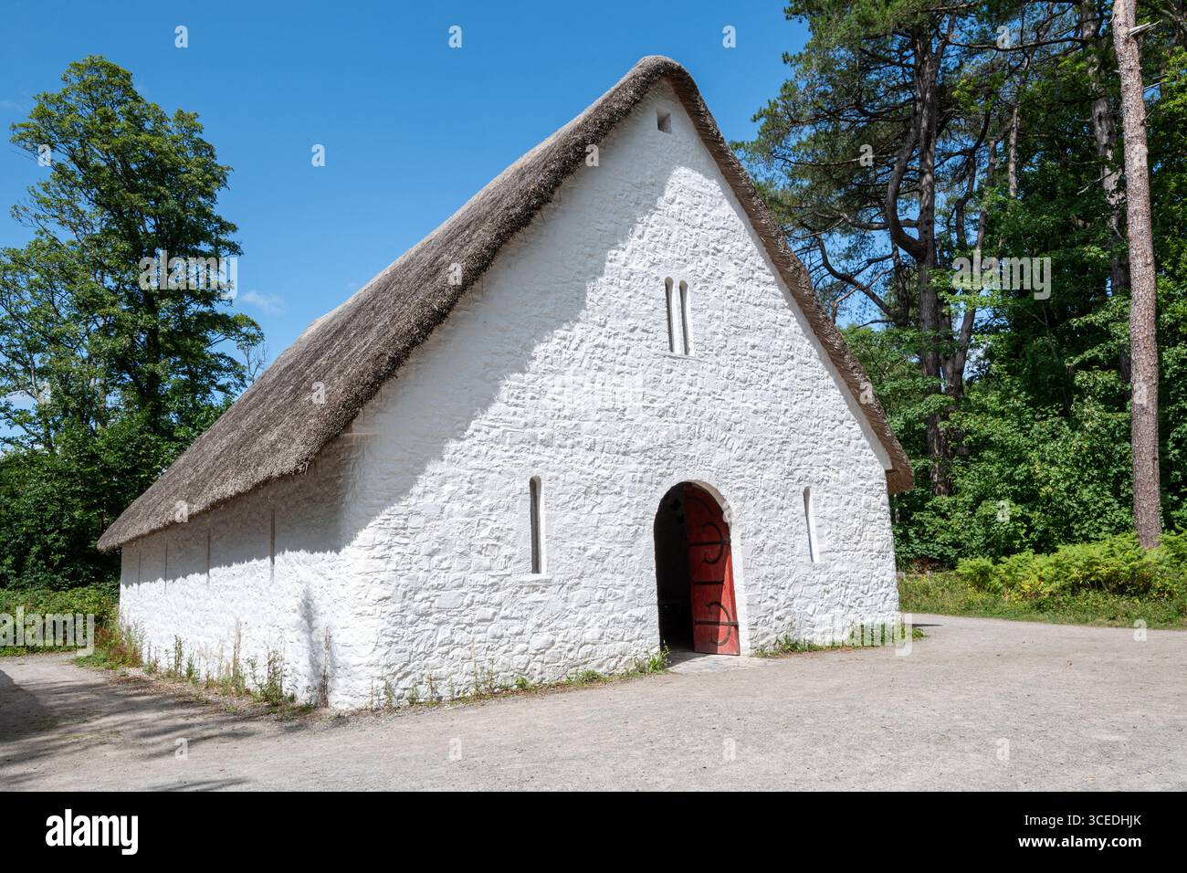 St Fagans National Museum of History, ein Freilichtmuseum in Südwales, Großbritannien. Llys Llywelyn, Nachbildung eines mittelalterlichen Fürstengerichtes Stockfoto