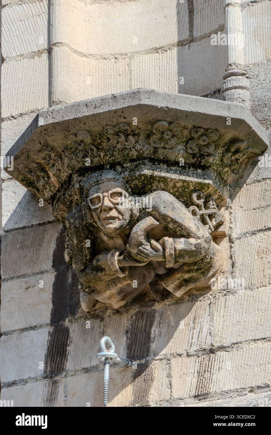 Lier, Belgien, 15. August 2025. Gargoyle mit Gläsern auf der St. Gummarus Kirche. Stockfoto Lier, Belgien, 15. August 2025. Gargoyle mit Gläsern auf der St. Gummarus Kirche. Stockfoto