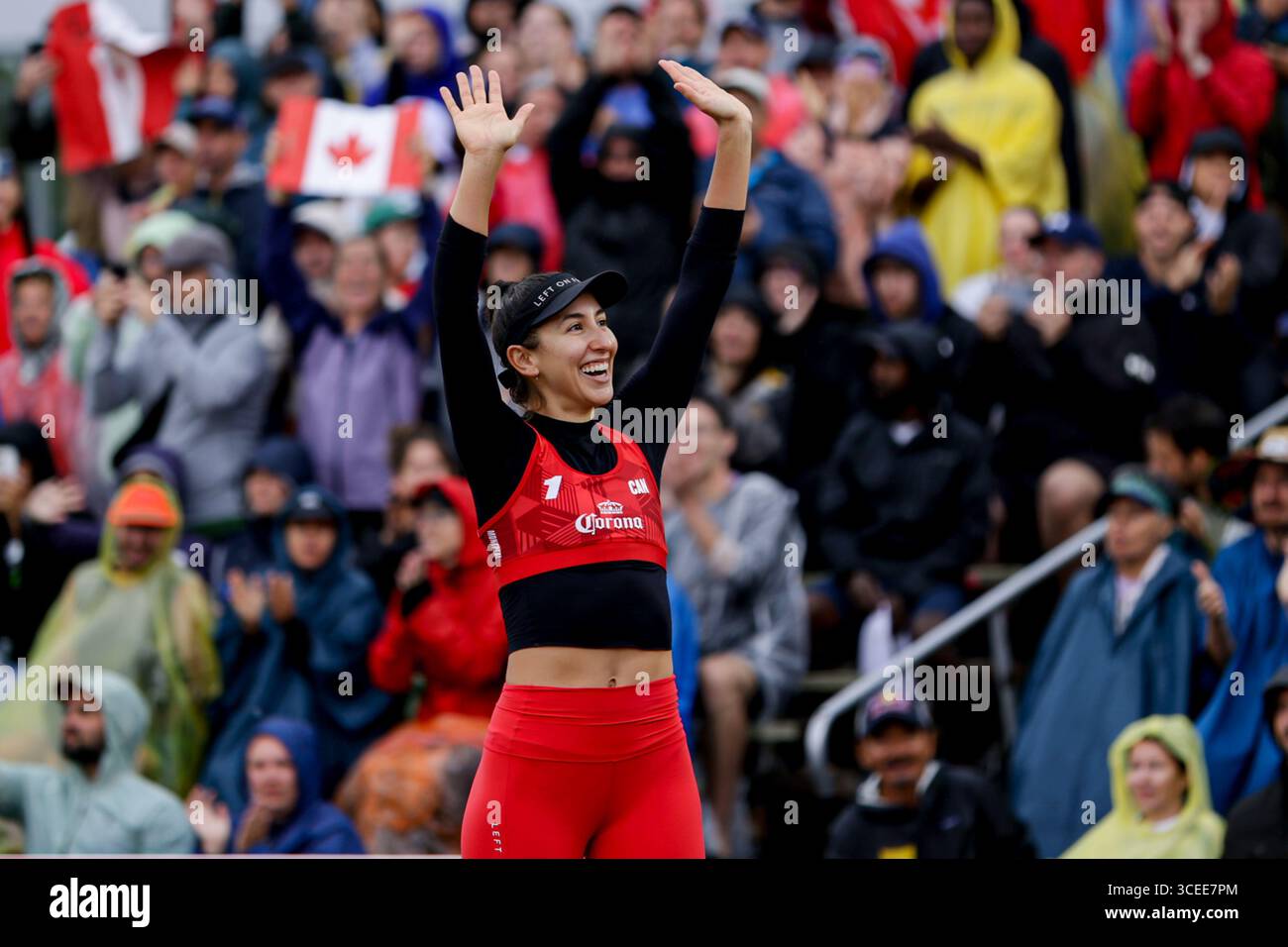 Montreal, Kanada. August 2025. Melissa Humana-Paredes & Brandie Wilkerson ( Kanada ) im Halbfinale der Volleyball World Beach Pro Tour Montreal 2025 gegen Ana Patricia Silva Ramos & Eduarda Santos Lisbonne ( Brasilien ) Credit: Montassar Yazidi/Alamy Live News Stockfoto