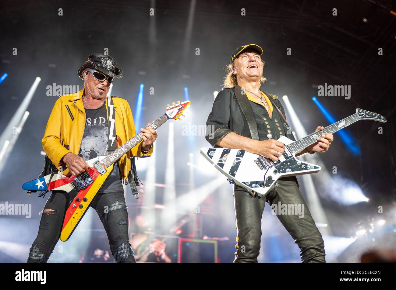 21. Juni 2025: Rudolf Schenker und Matthias Jabs von Scorpions treten beim Hellfest Open Air Festival in Clisson auf Stockfoto