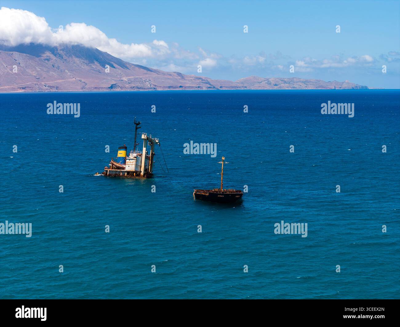 Luftaufnahme des Schiffswracks der Manassa Rose und der Küste Kretas in Griechenland Stockfoto