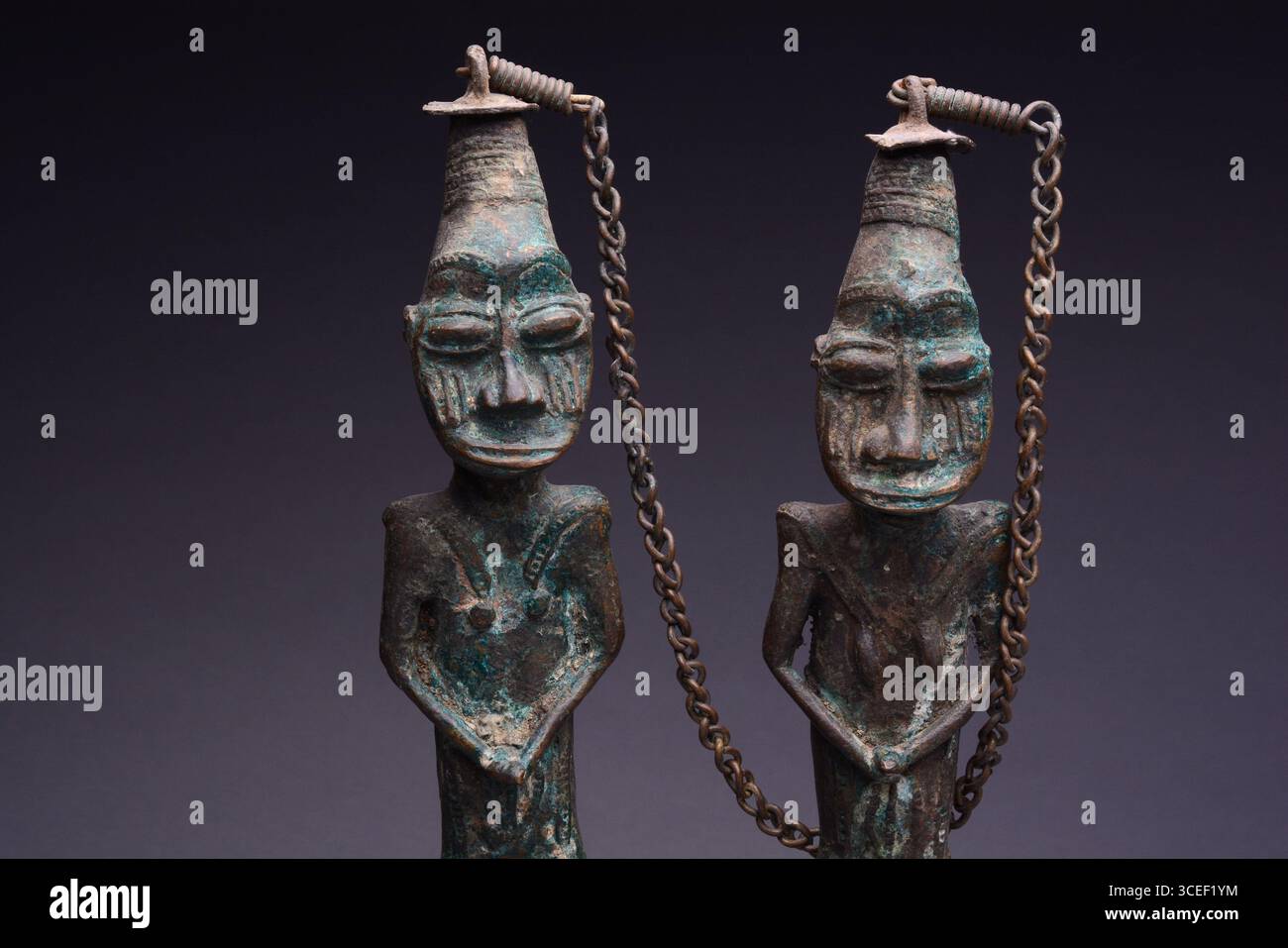 African Tribal Art: Yoruba Messing Skulpturenpaar Stockfoto