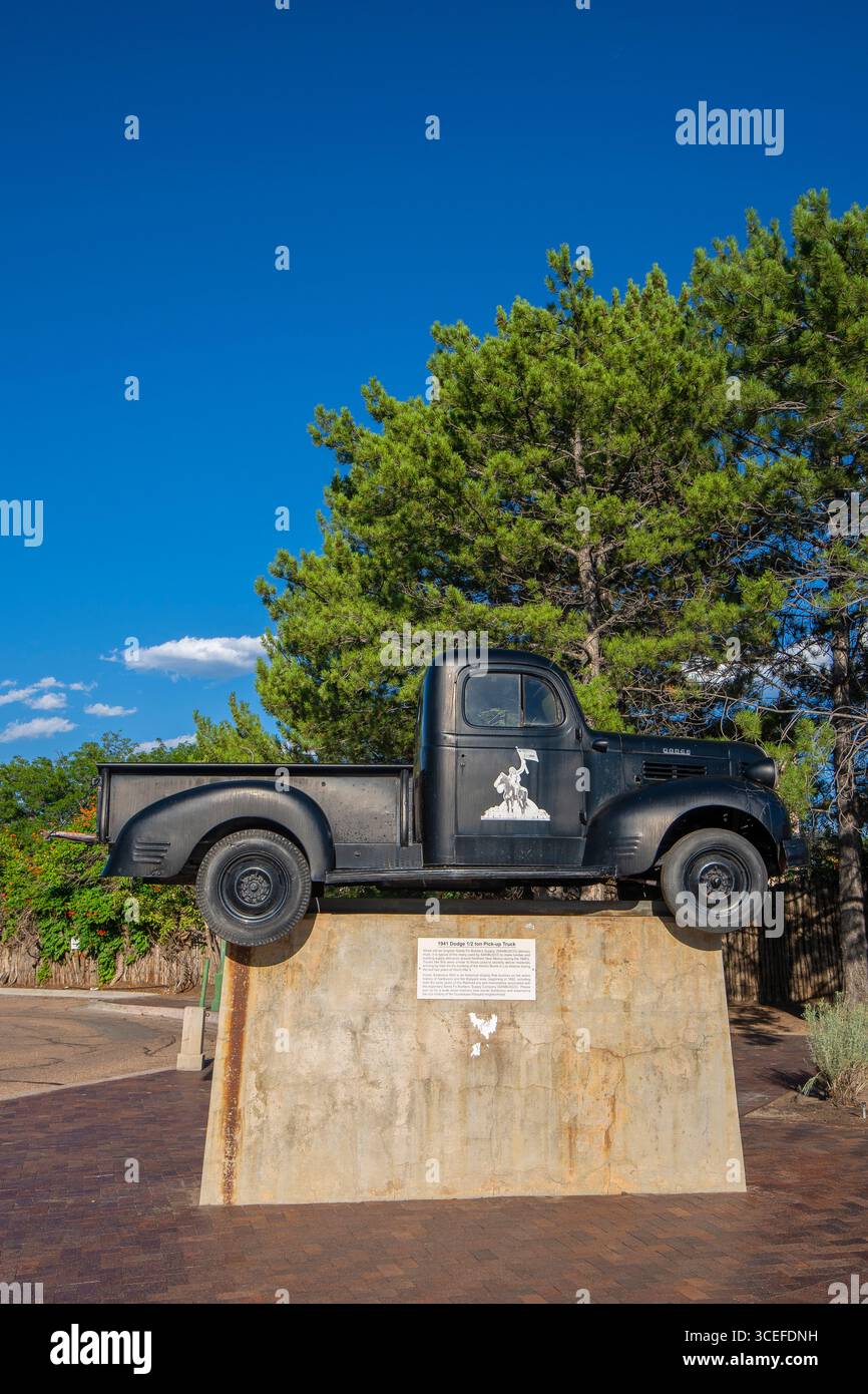 1941 Dodge 1/2 Tonnen Pickup Truck in der Geschichte. Obwohl es sich nicht um einen originalen Lieferwagen von Santa Fe Builders Supply (SANBUSCO) handelt, ist er typisch für die vielen verwendeten Fahrzeuge Stockfoto