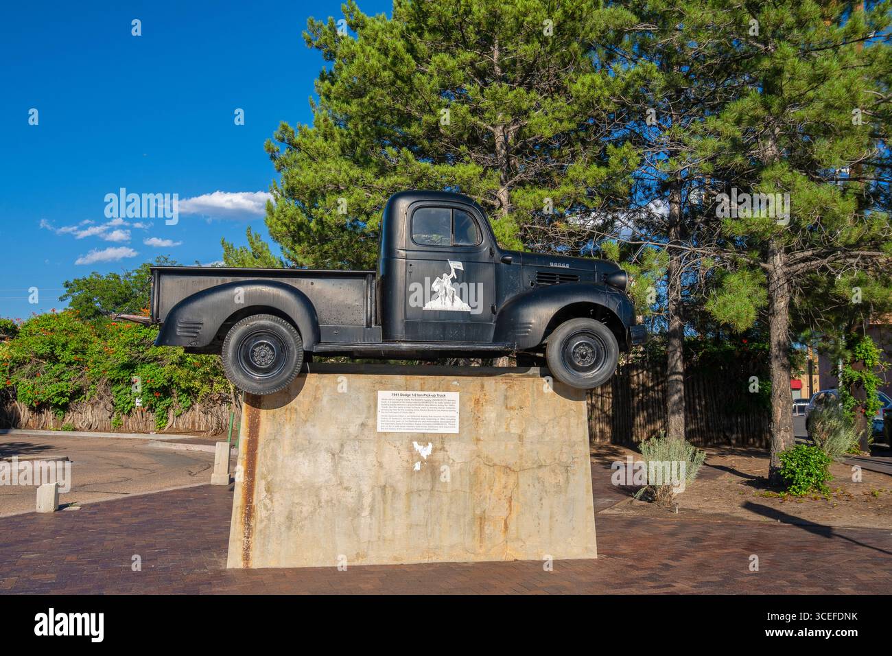 1941 Dodge 1/2 Tonnen Pickup Truck in der Geschichte. Obwohl es sich nicht um einen originalen Lieferwagen von Santa Fe Builders Supply (SANBUSCO) handelt, ist er typisch für die vielen verwendeten Fahrzeuge Stockfoto