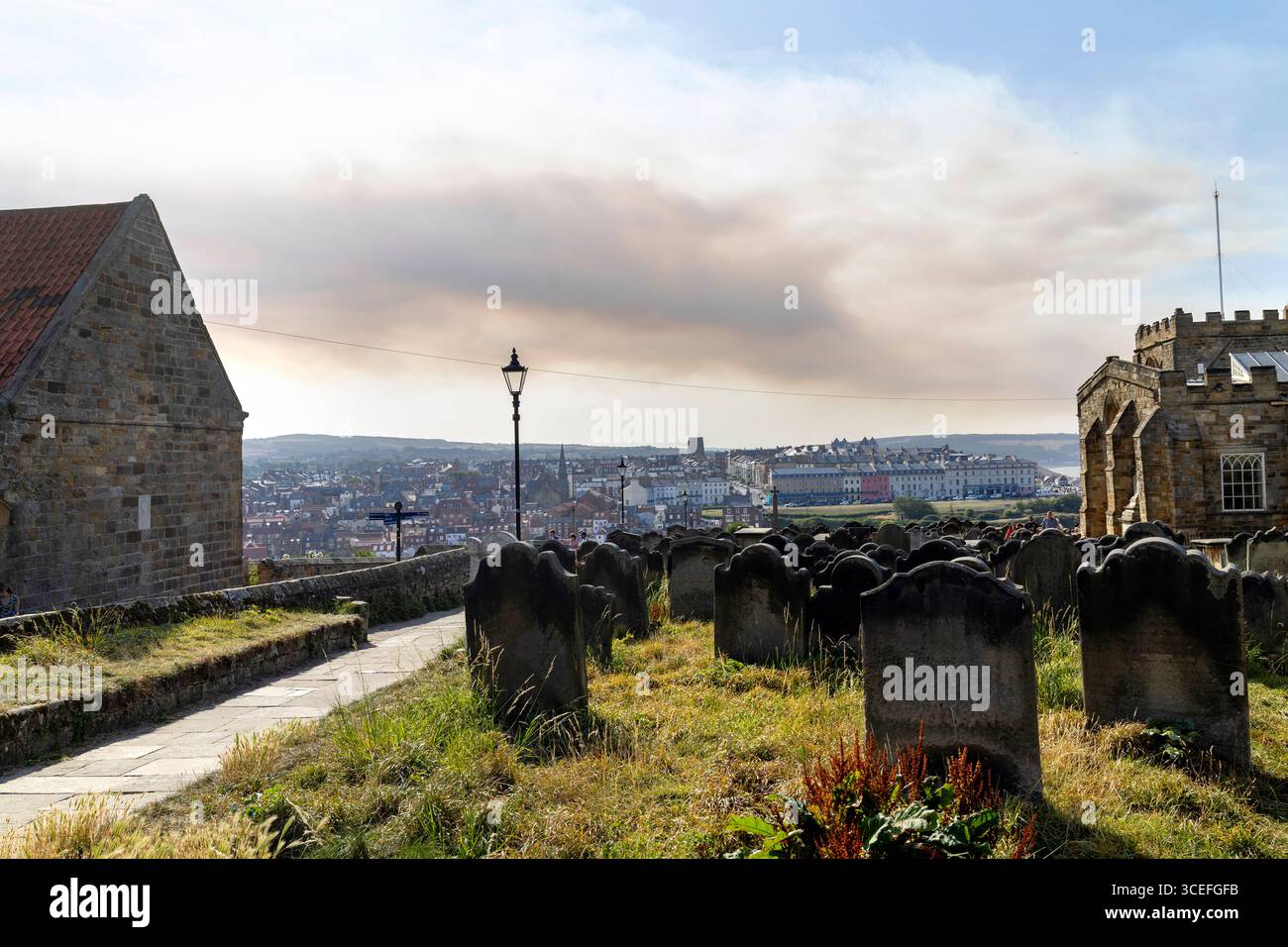 Friedhof der St. Mary's Church Anglican Parish in Whitby in North Yorkshire England Stockfoto