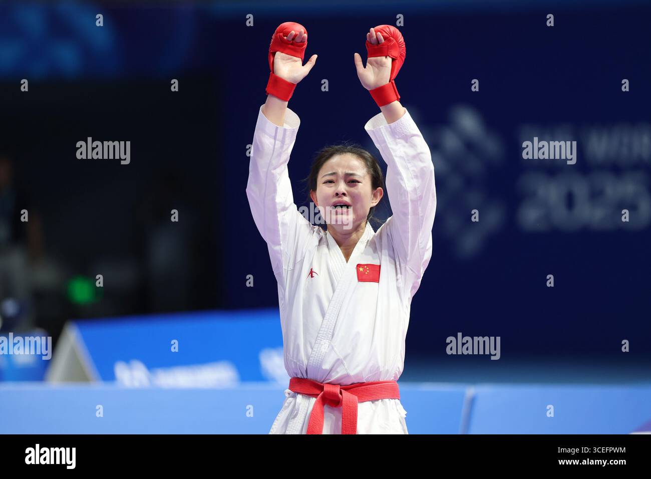 Chengdu, China. 9. August 2025. Die Chinesin Gong Li gewinnt die 61 kg Kumit-Goldmedaille der Frauen, nachdem sie ihre japanische Rivale Sarara Shimada bei den Weltspielen in Chengdu, der Hauptstadt der südwestlichen Provinz Sichuan, am 9. August 2025 besiegt hatte. Quelle: Tian Yuhao/China News Service/Alamy Live News Stockfoto