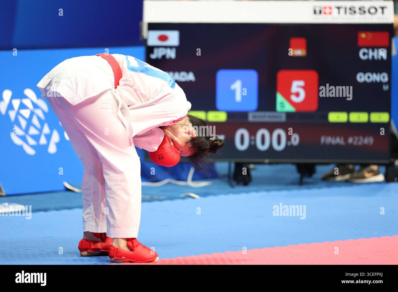 Chengdu, China. 9. August 2025. Die Chinesin Gong Li gewinnt die 61 kg Kumit-Goldmedaille der Frauen, nachdem sie ihre japanische Rivale Sarara Shimada bei den Weltspielen in Chengdu, der Hauptstadt der südwestlichen Provinz Sichuan, am 9. August 2025 besiegt hatte. Quelle: Tian Yuhao/China News Service/Alamy Live News Stockfoto