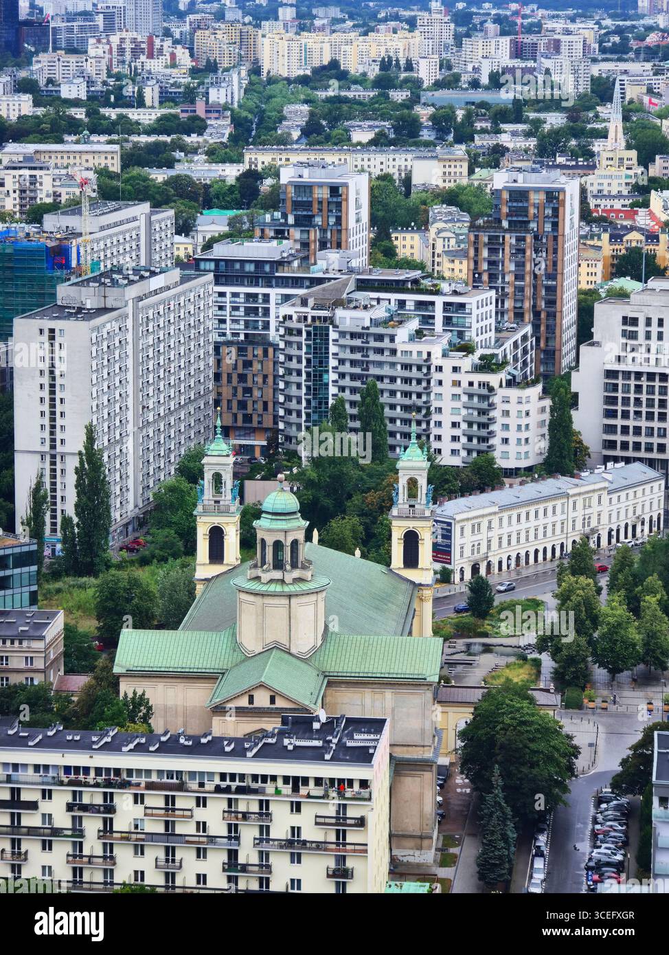 Die Allerheiligen-katholische Kirche in Warschau, Polen. - Smartphone-aufgenommenes Stockfoto