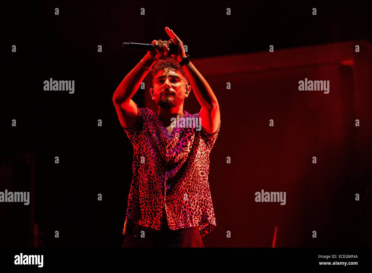 Rocco Hunt tritt am 17. August 2025 im Stadio del Mare in Pescara, Italien, 2025 auf. (Foto: Marco Zac/NurPhoto) Stockfoto